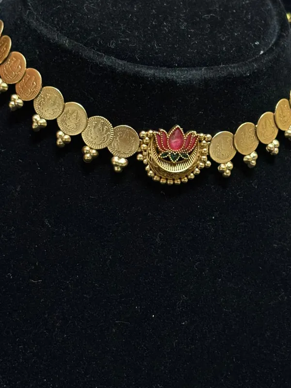Padma_Lakshmi_Coin_Temple_Choker_Set