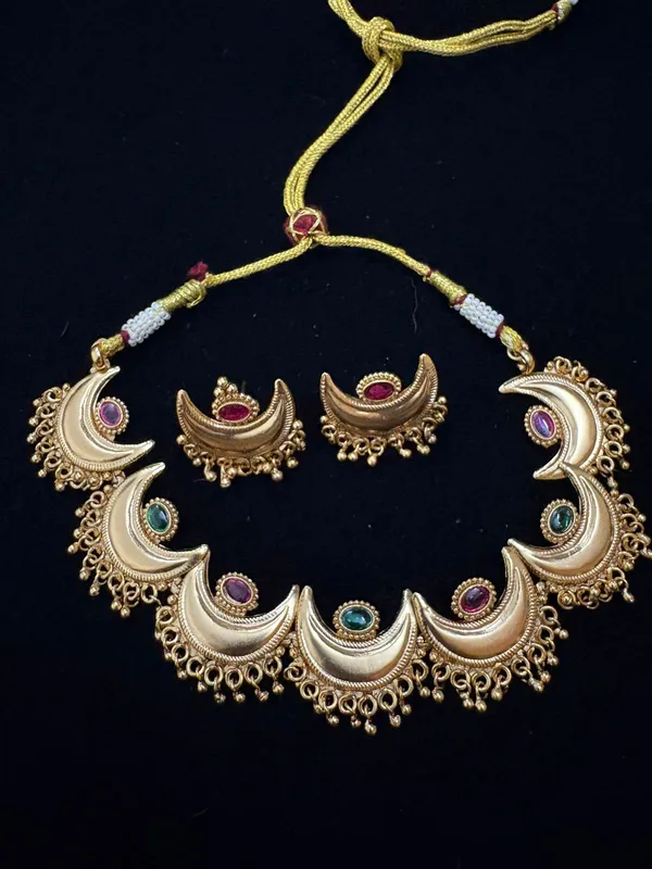 Gold_Chandrika_Crescent_Antique_Necklace_Set_For_Women