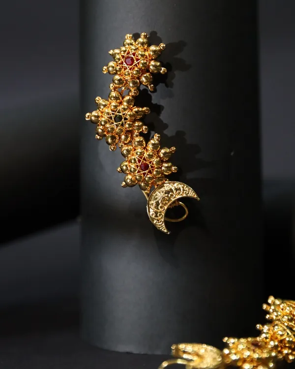 18K_Gold_Plated_Micro_Plating_Gold_Toned_Floral_Chain_Ear_Cuff_For_Women