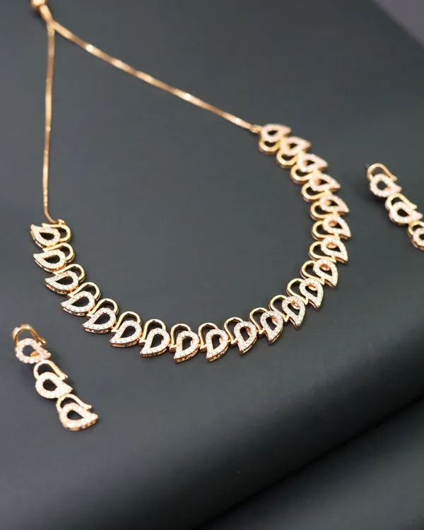 Gold_Dewdrop_Leaf_18K_Gold_Plated_AntiTarnish_Necklace_And_Earring_Set_For_Women