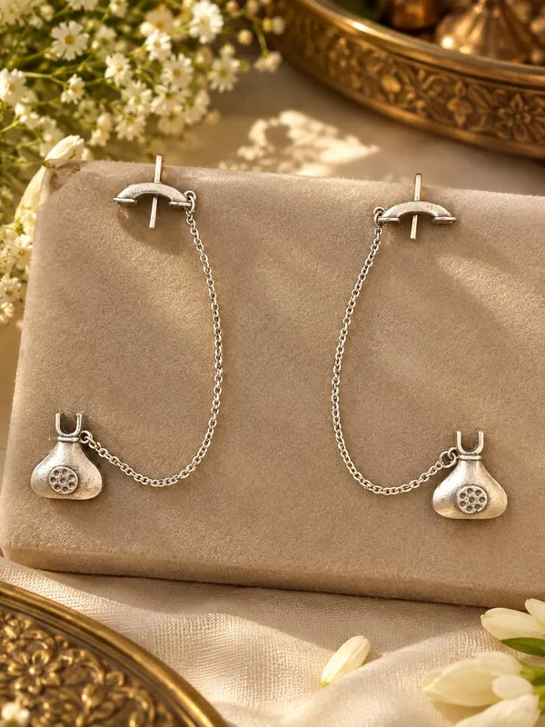 Telephone_Bugdi_Chain_Stud_Earrings