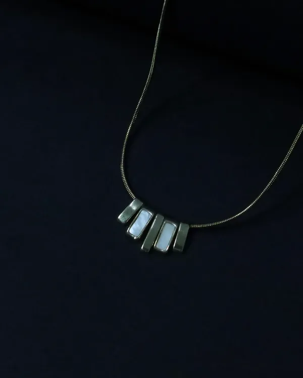 Gold_And_White_Stone_Architectural_Bar_18K_Gold_Plated_AntiTarnish_Snake_Chain_Necklace

_For_Women