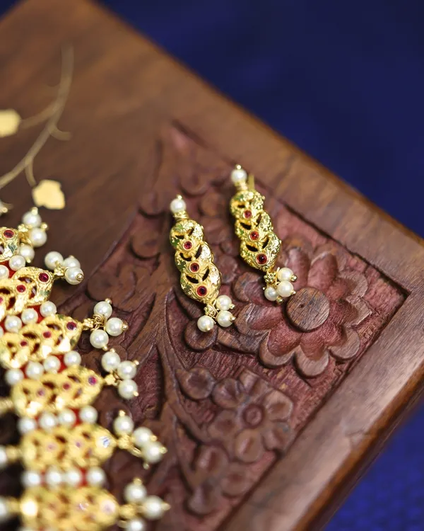 Gold_Aarohi_Pearl_Chinchpeti_Set_For_Women