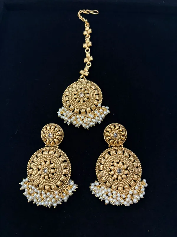 Gold_Suryakamal_Pearl_Temple_Earring_Tikka_Set_For_Women