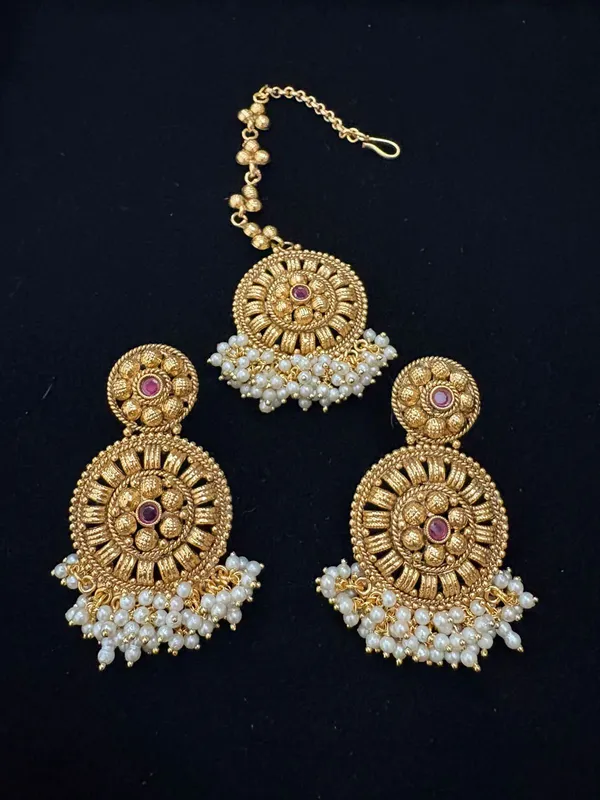 Gold_Suryakamal_Pearl_Temple_Earring_Tikka_Set_For_Women
