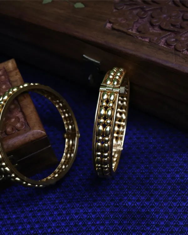 Traditional_Maharashtrian_Bor_Kada_(Peshwai_Stone-Studded_Kada)(Set_of_2)