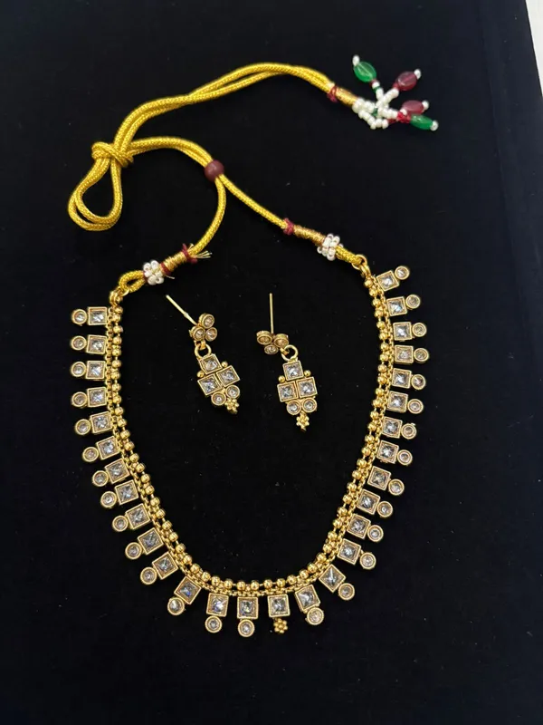 Gold_Rajwada_Square_Kundan_Necklace_Set_For_Women