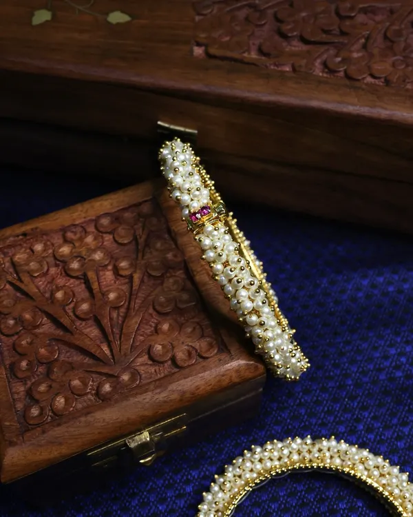 Exclusive_Pearl_Bangle_(set_of_2)