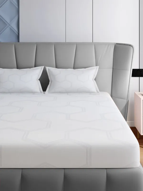 White_500Tc_King_Size_Jacquard_Bed_Sheet_108X108_Inch_With_2_Pillow_Covers_18X27_Inch_Soft_Durable_Premium_Quality_Luxury_Cotton_Bedding_Set_Breathable_Comfortable_Stylish_Essential