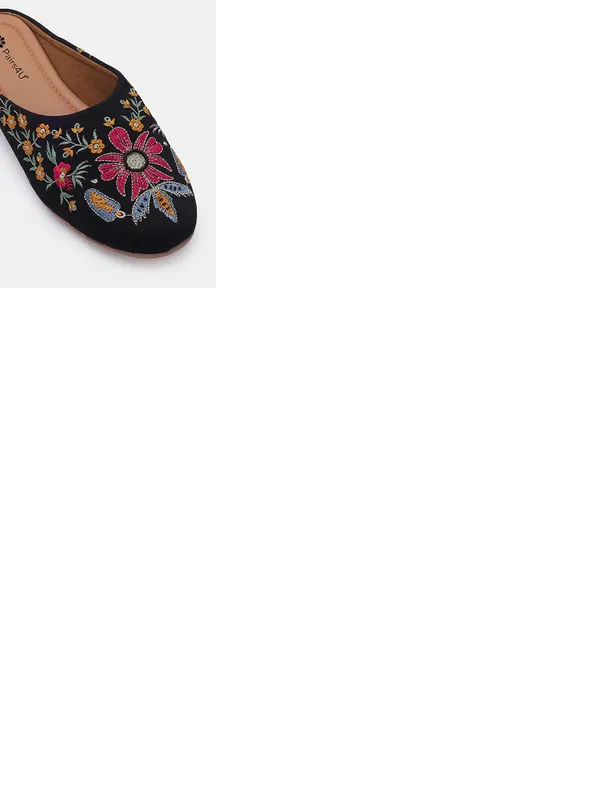 Black_Embellished_Embroidered_Canvas_Slip_On_Flats_For_Women