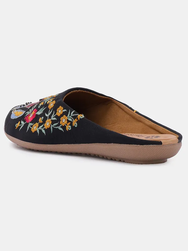 Black_Embellished_Embroidered_Canvas_Slip_On_Flats_For_Women