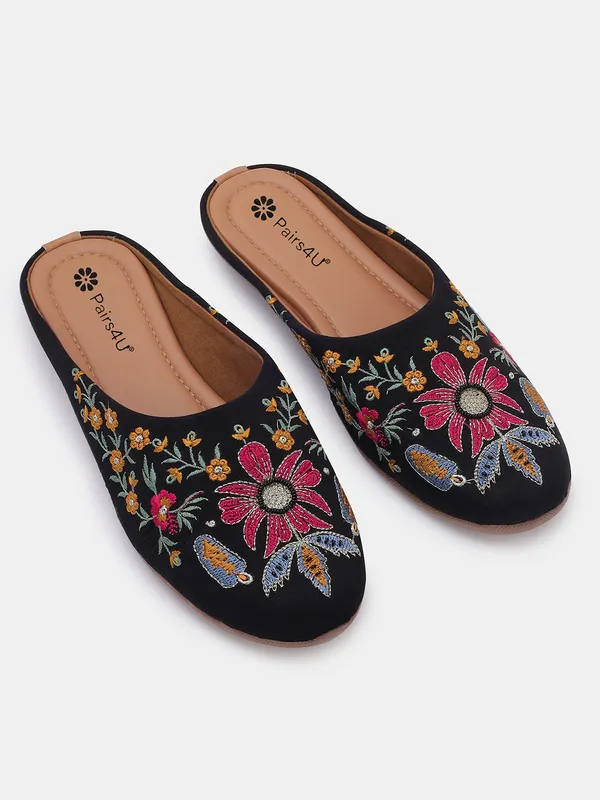 Black_Embellished_Embroidered_Canvas_Slip_On_Flats_For_Women