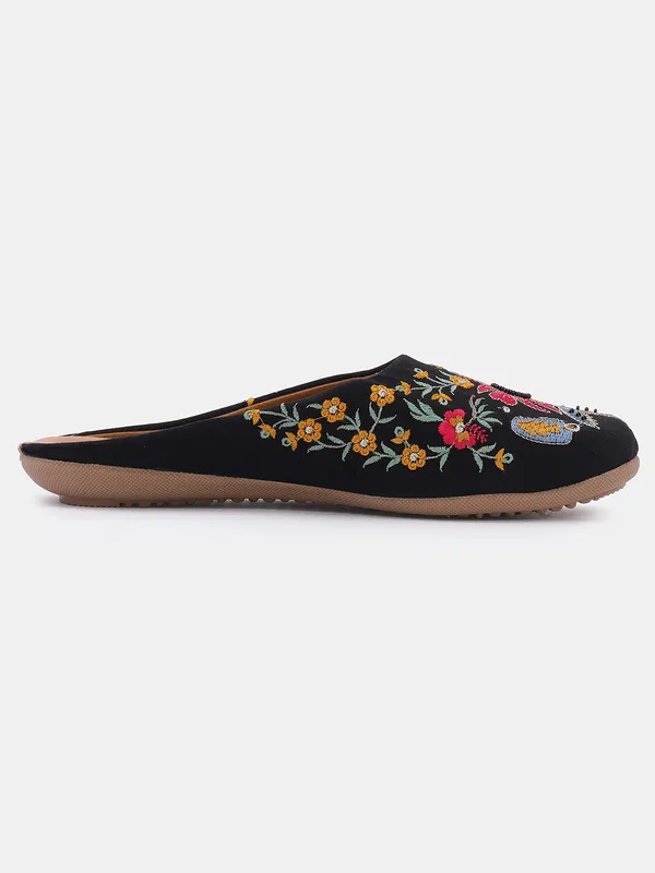 Black_Embellished_Embroidered_Canvas_Slip_On_Flats_For_Women