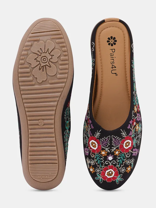 Black_Embellished_Embroidered_Canvas_Slip_On_Flats_For_Women