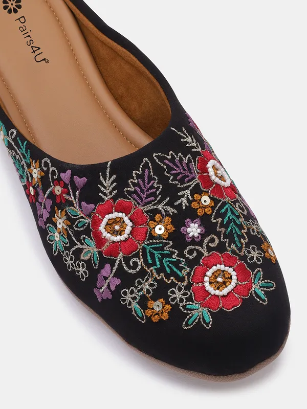 Black_Embellished_Embroidered_Canvas_Slip_On_Flats_For_Women