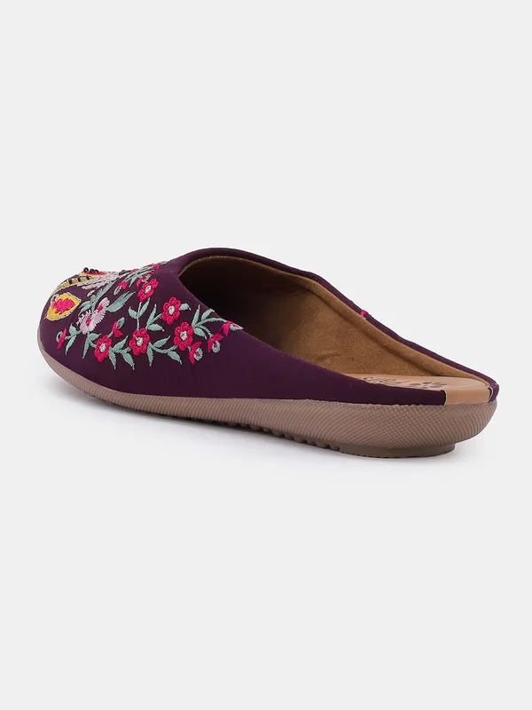 Wine_Embellished_Embroidered_Canvas_Slip_On_Flats_For_Women