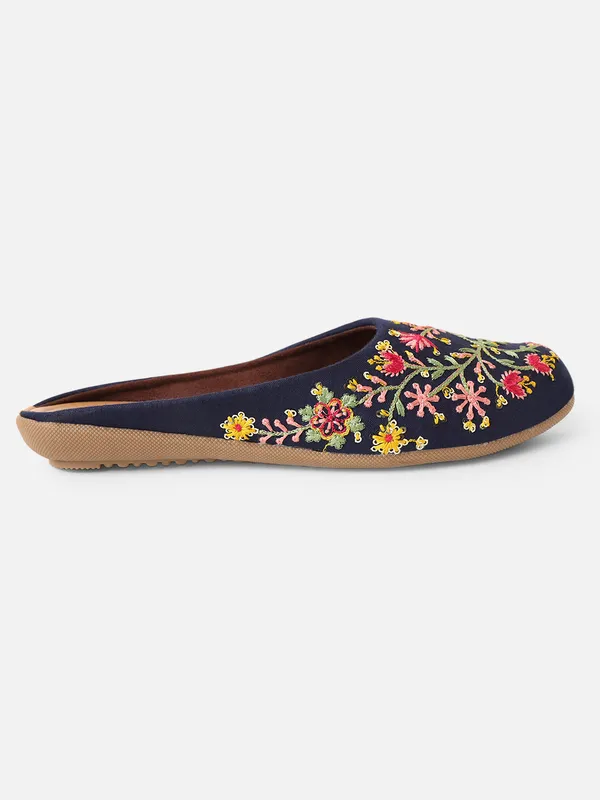 Blue_Embellished_Embroidered_Canvas_Slip_On_Flats_For_Women