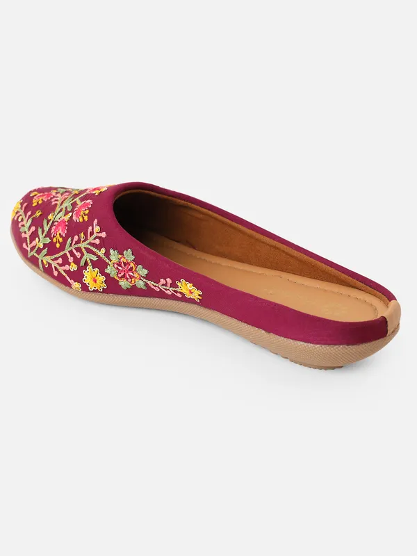 Wine_Embellished_Embroidered_Canvas_Slip_On_Flats_For_Women