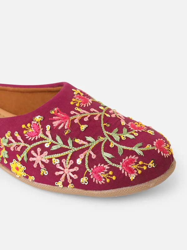 Wine_Embellished_Embroidered_Canvas_Slip_On_Flats_For_Women