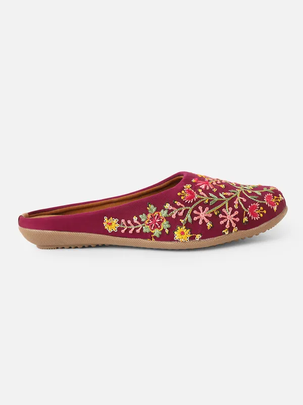 Wine_Embellished_Embroidered_Canvas_Slip_On_Flats_For_Women