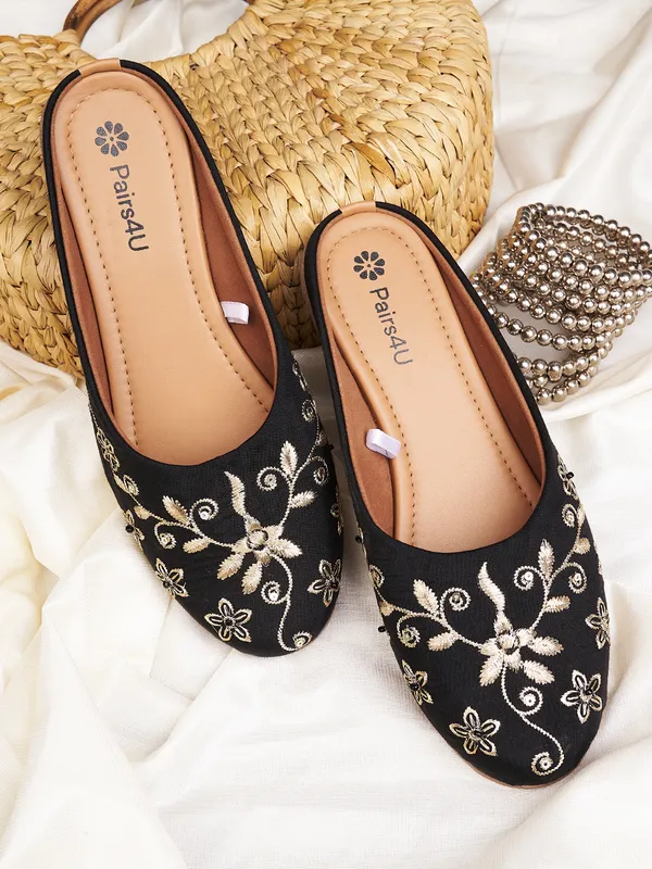 Black_Embellished_Embroidered_Canvas_Slip_On_Flats_For_Women