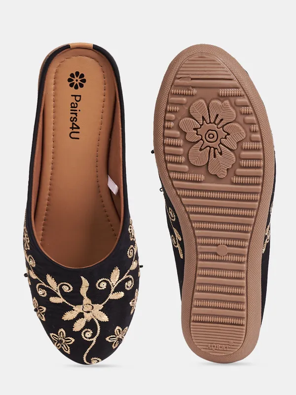 Black_Embellished_Embroidered_Canvas_Slip_On_Flats_For_Women