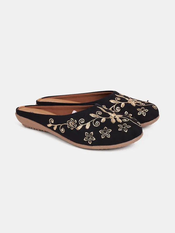 Black_Embellished_Embroidered_Canvas_Slip_On_Flats_For_Women