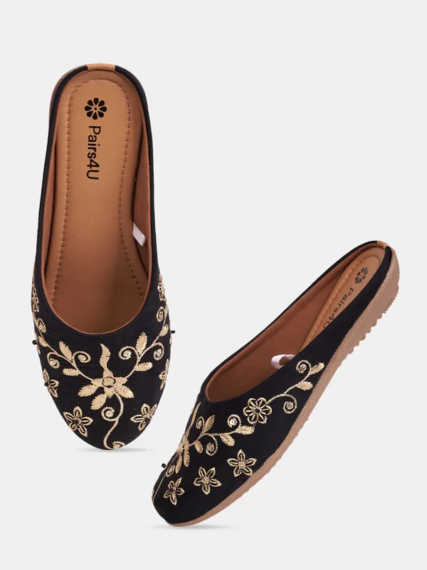 Black_Embellished_Embroidered_Canvas_Slip_On_Flats_For_Women