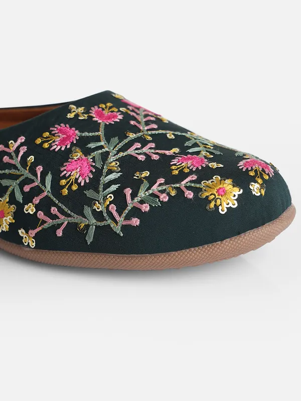 Green_Embellished_Embroidered_Canvas_Slip_On_Flats_For_Women