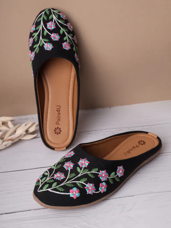 Black_Embellished_Embroidered_Canvas_Slip_On_Flats_For_Women