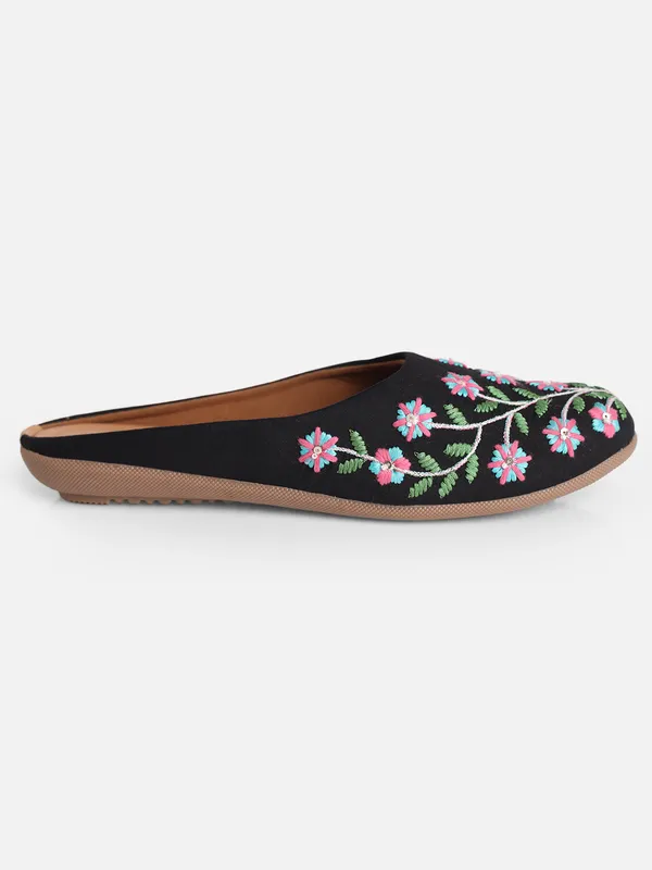 Black_Embellished_Embroidered_Canvas_Slip_On_Flats_For_Women