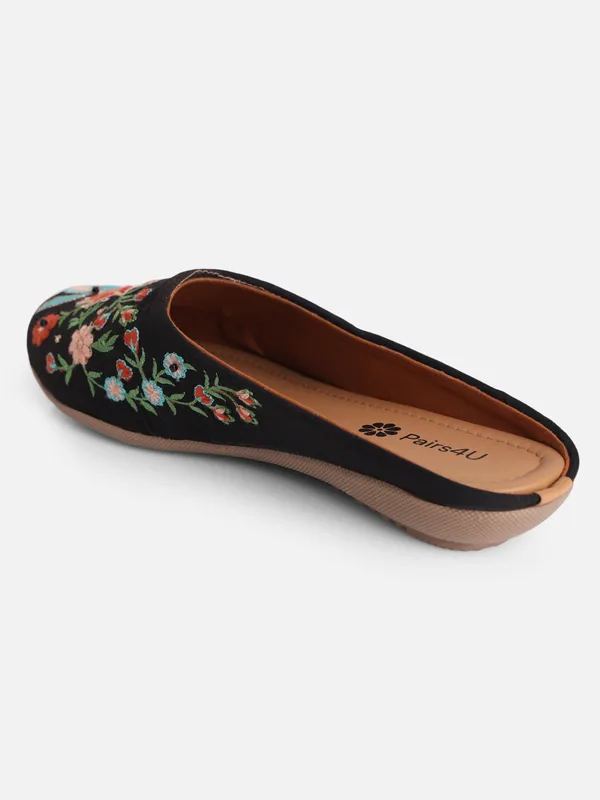 Black_Embellished_Embroidered_Canvas_Slip_On_Flats_For_Women