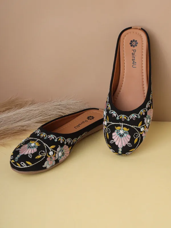 Black_Embellished_Embroidered_Canvas_Slip_On_Flats_For_Women