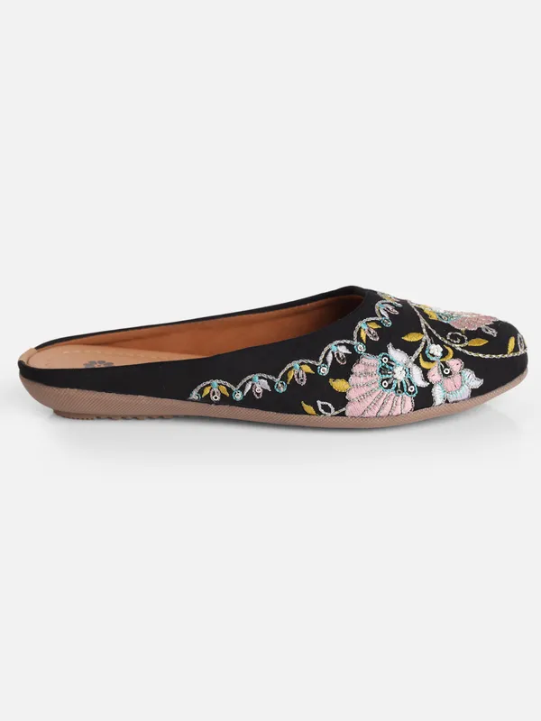 Black_Embellished_Embroidered_Canvas_Slip_On_Flats_For_Women
