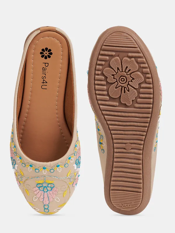 Cream_Embellished_Embroidered_Canvas_Slip_On_Flats_For_Women