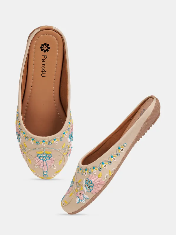 Cream_Embellished_Embroidered_Canvas_Slip_On_Flats_For_Women