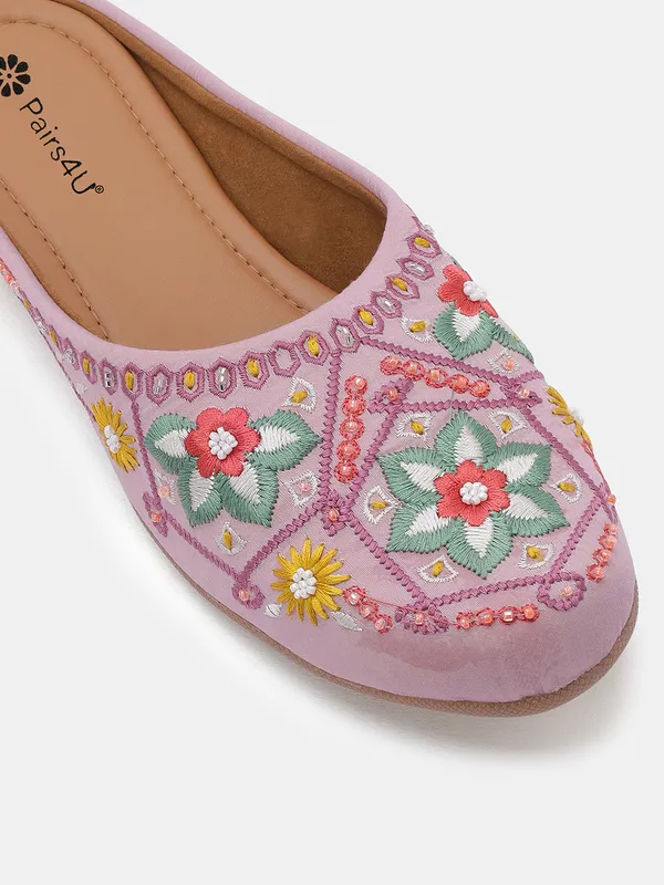 Peach_Embellished_Embroidered_Canvas_Slip_On_Flats_For_Women