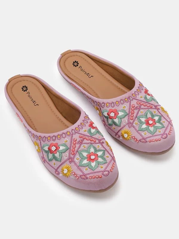 Peach_Embellished_Embroidered_Canvas_Slip_On_Flats_For_Women