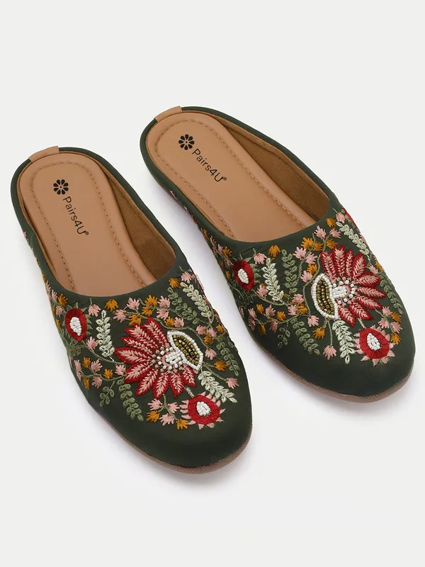 Dark_Green_Embellished_Embroidered_Canvas_Slip_On_Flats_For_Women