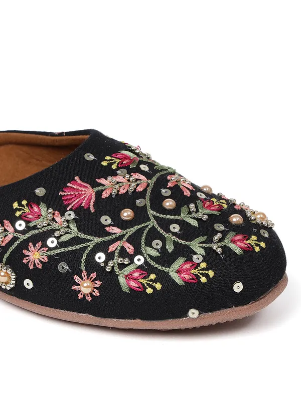 Black_Embellished_Ethnic_Mules_Flats_For_Women