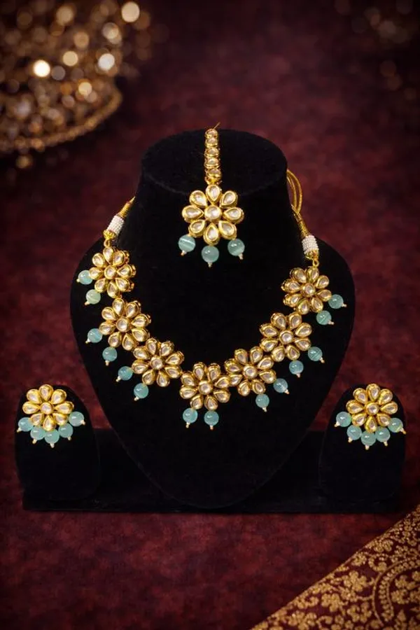 Golden_Alloy_Premium_&_Fancy_Design_Necklace_For_Women