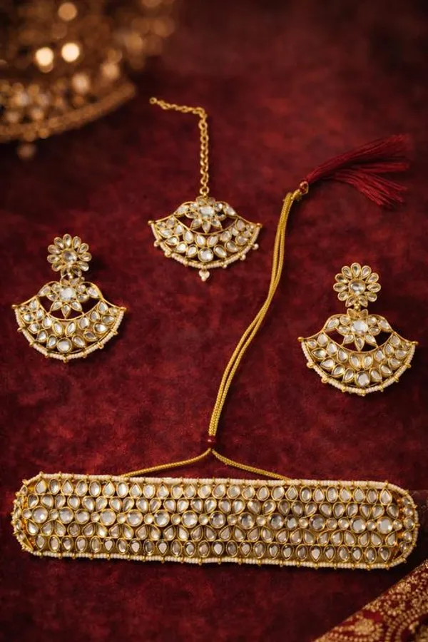 Golden_Alloy_Premium_&_Fancy_Design_Necklace_For_Women