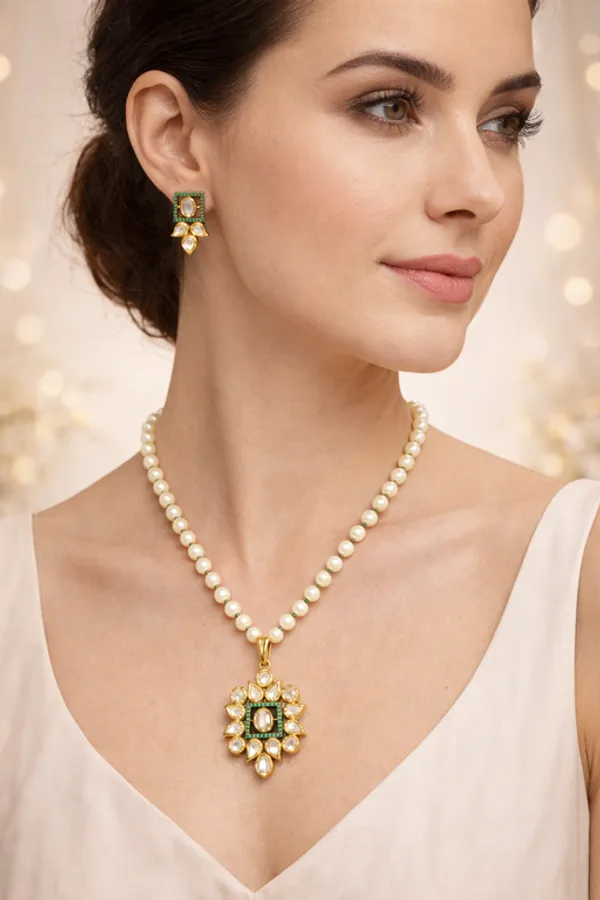 Golden_Copper_Alloy_With_Premium_Quality_Kundan_Polki_Set_With_Earrings_For_Women