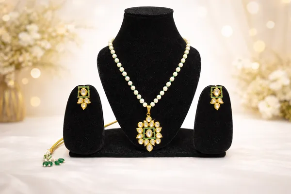 Golden_Copper_Alloy_With_Premium_Quality_Kundan_Polki_Set_With_Earrings_For_Women