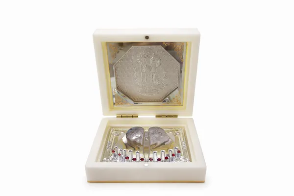 Silver_Divine_Radha_Krishna_Frame_with_Silver_Paduka_Gift_Set