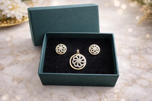 Silver_Premium_&_Fancy_Design_Pendant_Set_For_Women_And_Girls