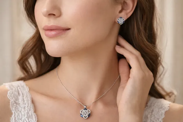 Silver_Premium_&_Fancy_Design_Pendant_Set_For_Women_And_Girls