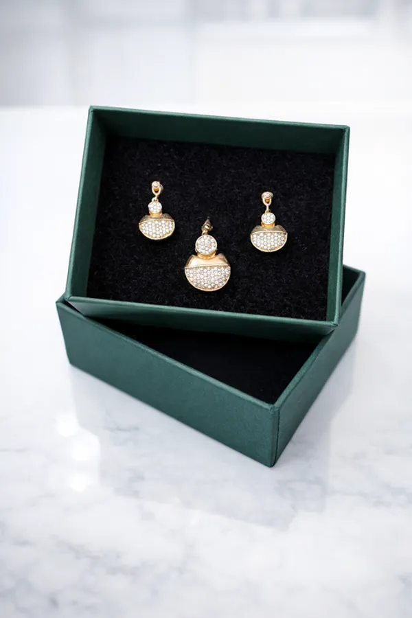 Silver_Premium_&_Fancy_Design_Pendant_Set_For_Women_And_Girls