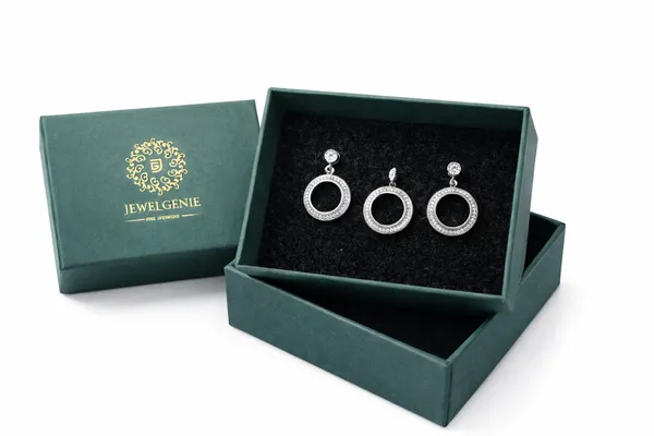 Silver_Premium_&_Fancy_Design_Pendant_Set_For_Women_And_Girls
