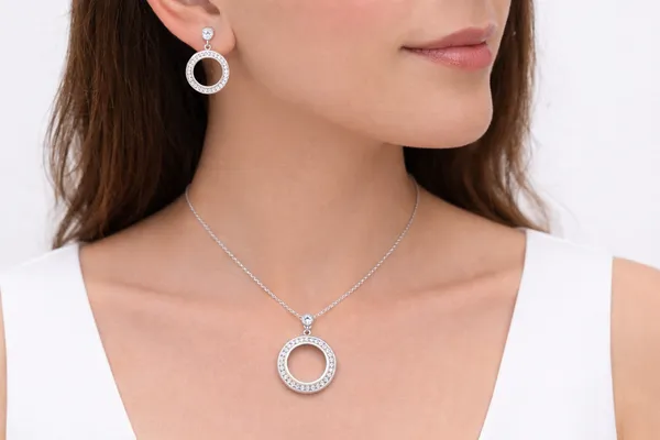 Silver_Premium_&_Fancy_Design_Pendant_Set_For_Women_And_Girls